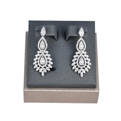 حلق زركون فضي من ماركة فايلت