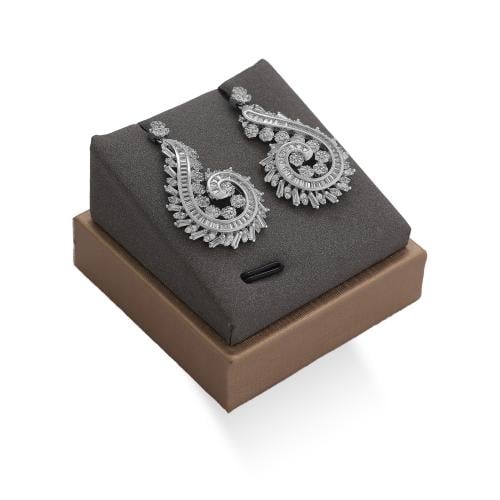 حلق زركون فضي من ماركة فايلت