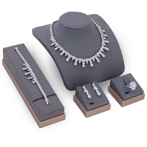 طقم زركون فضي من ماركة فايلت