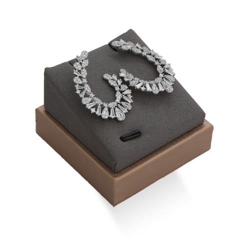 حلق زركون فضي من ماركة فايلت