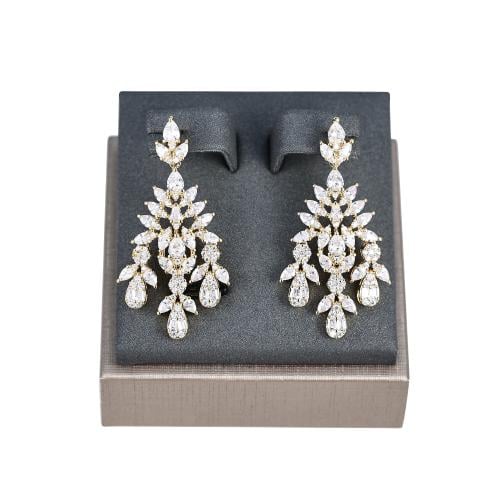 حلق زركون ذهبي من ماركة فايلت