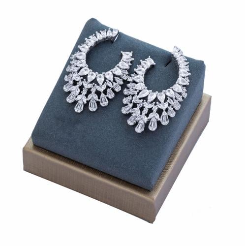 حلق زركون فضي من ماركة فايلت