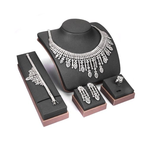 طقم زركون فضي من ماركة فايلت