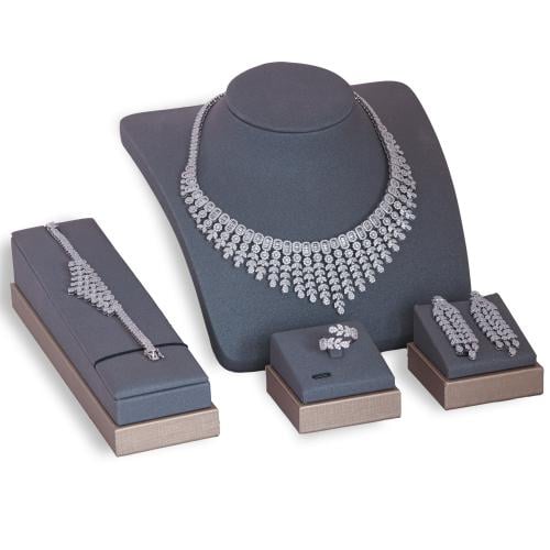 طقم زركون فضي من ماركة فايلت