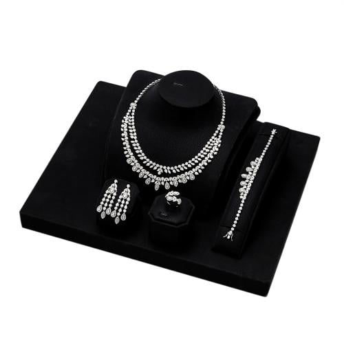 طقم زركون فضي من ماركة فايلت