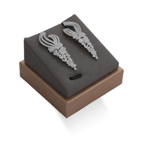 حلق زركون فضي من ماركة فايلت