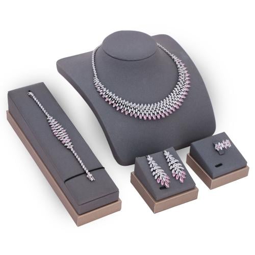 طقم زركون فضي فص وردي من ماركة فايلت