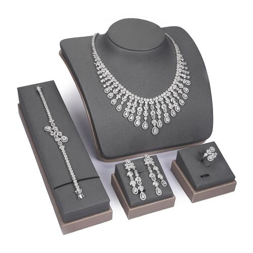 طقم زركون فضي من ماركة فايلت