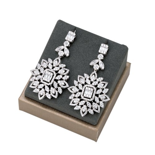 حلق زركون فضي من ماركة فايلت