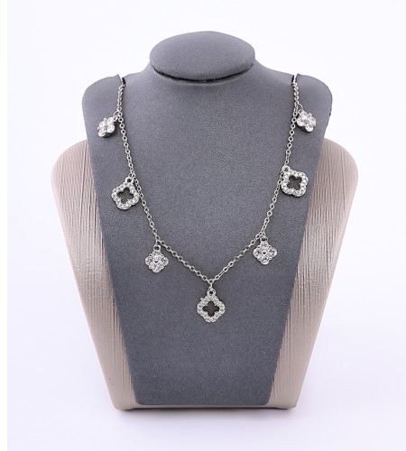 تشوكر زركون فضي من ماركة فايلت