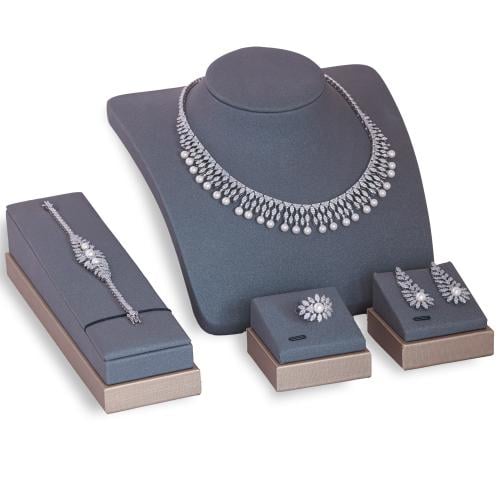 طقم زركون فضي من ماركة فايلت