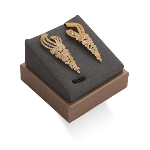 حلق زركون ذهبي من ماركة فايلت