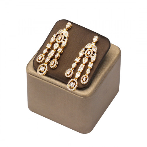 حلق زركون ذهبي من ماركة فايلت