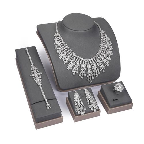 طقم زركون فضي من ماركة فايلت