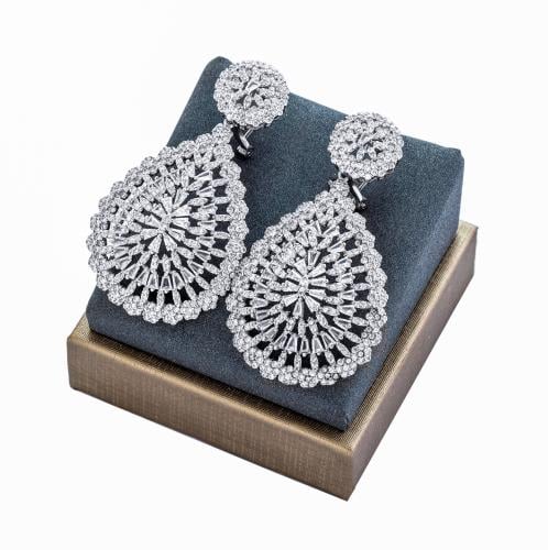 حلق زركون فضي من ماركة فايلت