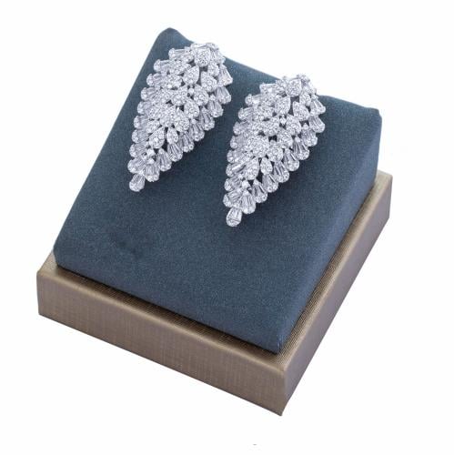 حلق زركون فضي من ماركة فايلت