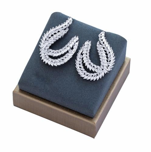 حلق زركون فضي من ماركة فايلت