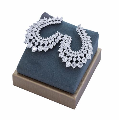 حلق زركون فضي من ماركة فايلت