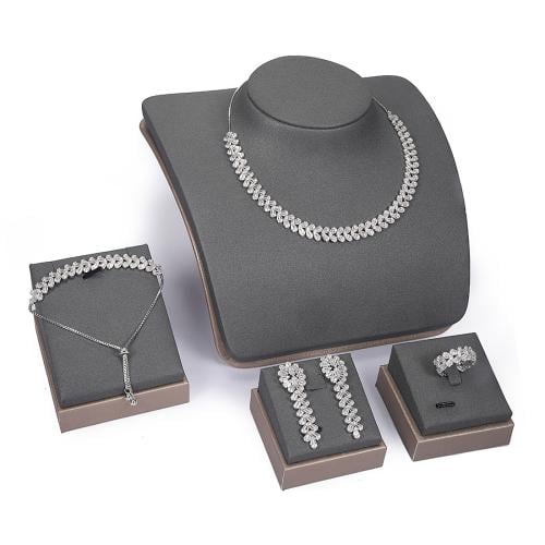 طقم زركون فضي سحاب ماركة فايلت