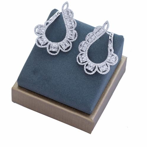 حلق زركون فضي من ماركة فايلت