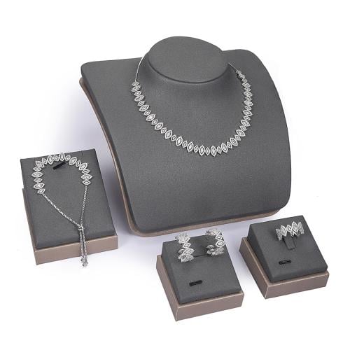 طقم زركون فضي سحاب ماركة فايلت