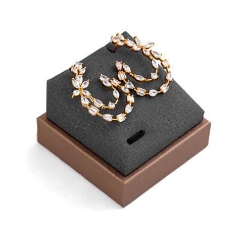 حلق زركون ذهبي من ماركة فايلت