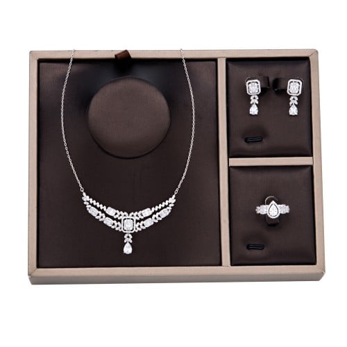 نص طقم زركون فضي من ماركة فايلت