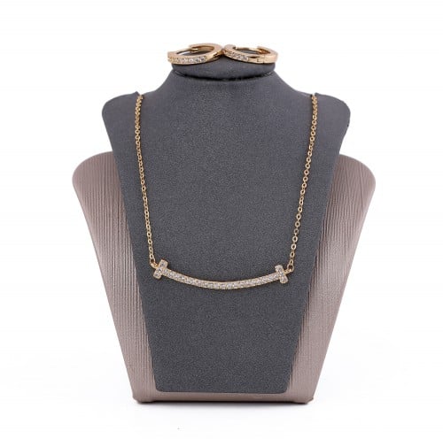 تعليقة مع حلق زركون ذهبي من ماركة فايلت