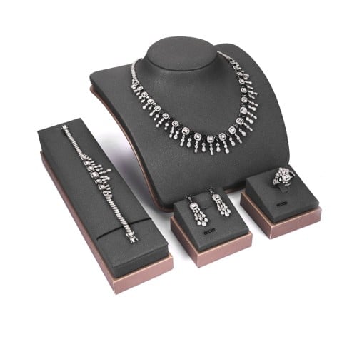 طقم زركون فضي فص أسود من ماركة فايلت