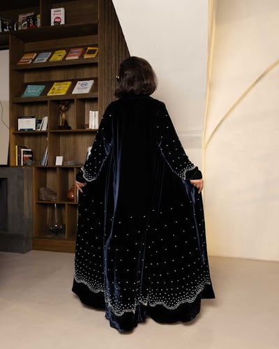 عبايه مخمل 125#