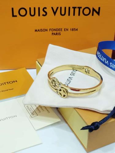 اكسسوار مع ملحقات الماركه