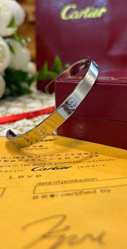 اساور ماركه لويس فيتون مع ملحقات الماركه