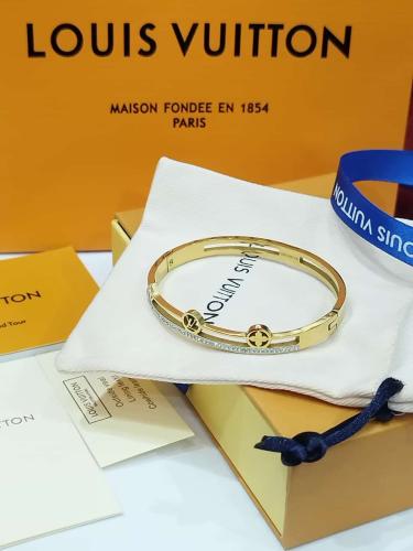 اكسسوار مع ملحقات الماركه