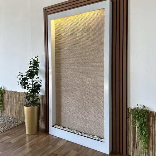 شلال جداري عملاق