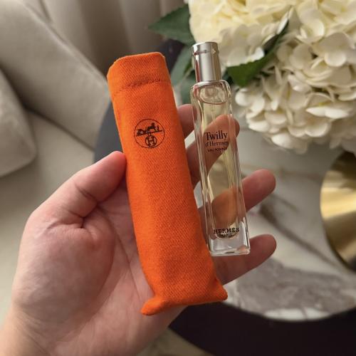 عطر ايرمز Hermes حجم 15 مل تويلي مع حامي قماشي