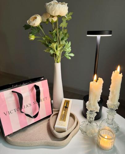 10 عطور فكتوريا سيكرت Angel Gold رول مع الاكياس 7م...