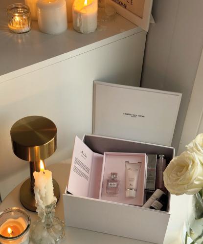 بكج ديور الوردي يحتوي على ٤ منتجات مع البوكس والكي...