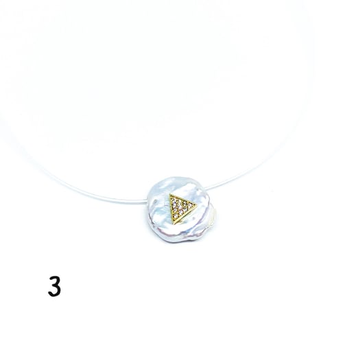 سلسله شفافه مع صدف