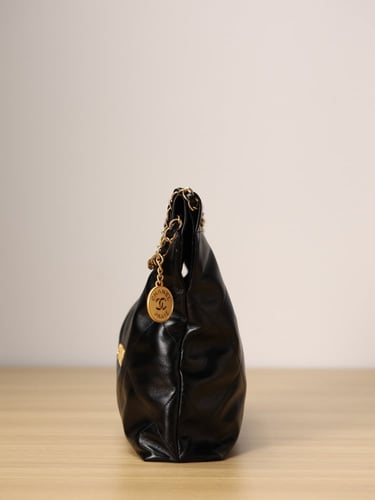 CHANEL 22 SMALL HANDBAG