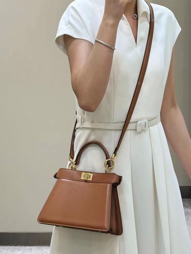 Peekaboo ISeeU Petite