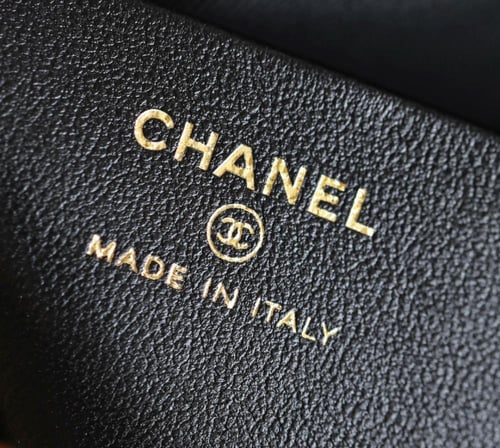 Small handbag with chain Shiny lamb leather, gold-...