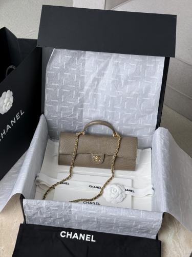 MÉTIERS D’ART 2026 CHANEL 25 MINI HANDBAG Lambskin Light Beige & Black