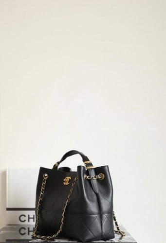 ‏Two-Tone Leather & Suede Tote Bag