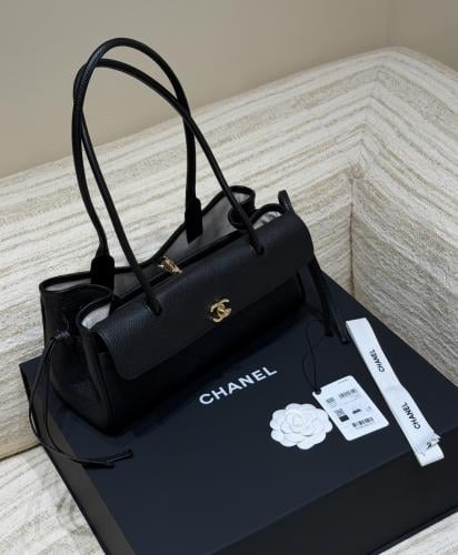 SMALL TOTE Grained Calfskin & Gold-Tone Metal