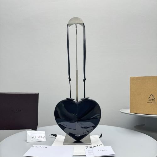 LE CŒUR BAG IN CALFSKIN