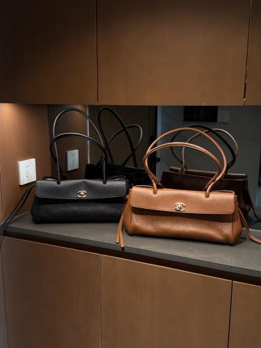 SMALL TOTE Grained Calfskin & Gold-Tone Metal