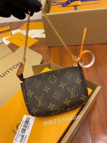 Mini Pochette Accessoires On Chain
