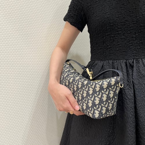 Medium DiorTravel Nomad Pouch