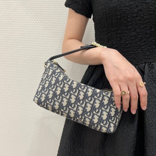 Medium DiorTravel Nomad Pouch