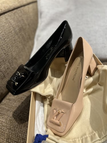 Louis Vuitton Madeleine Pumps in Blush Patent Leat...